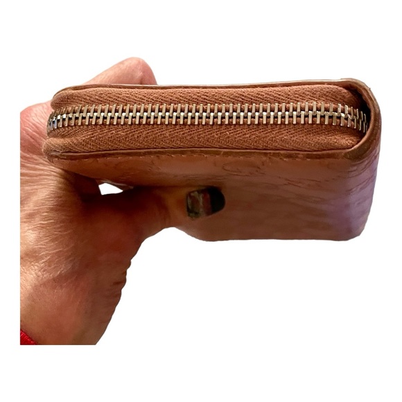 Gucci Leather Zip-Around Wallet - Picture 10 of 16